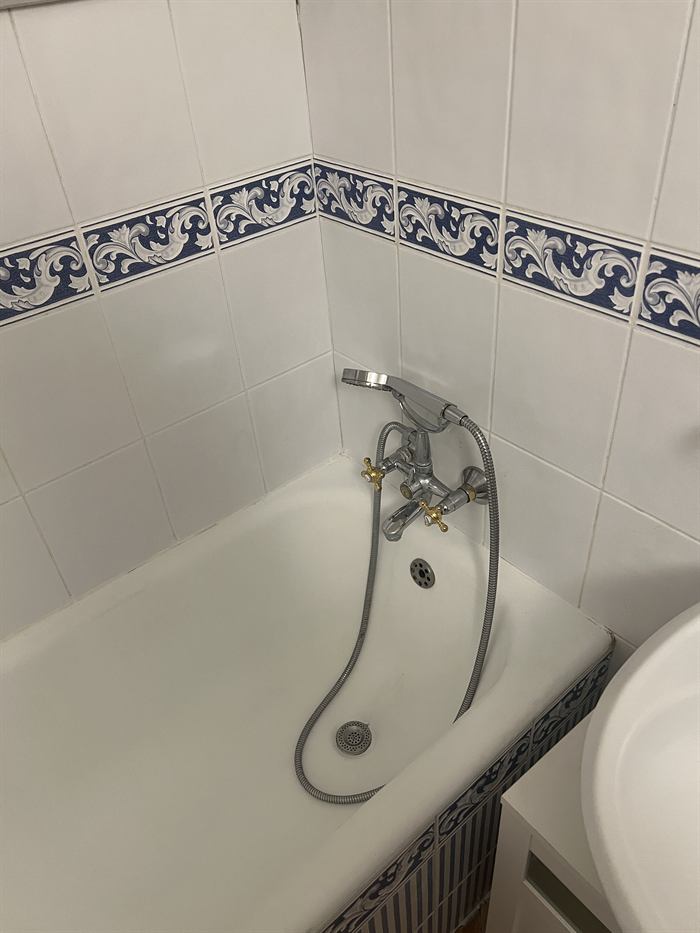 Ista kad po čiščenju, bela in brez oblog