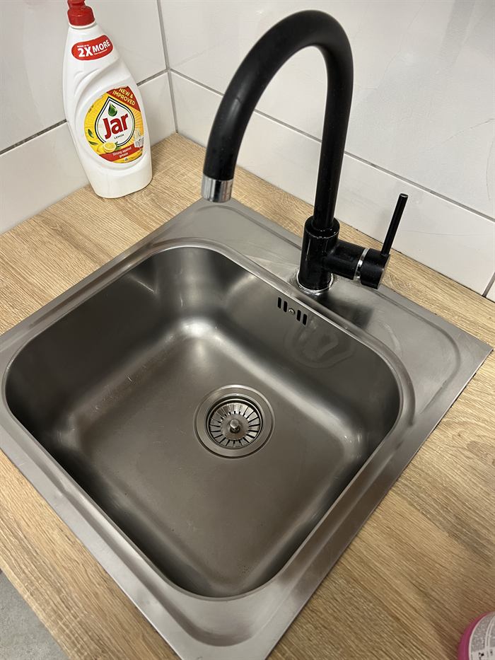 Kuhinjsko korito po čiščenju